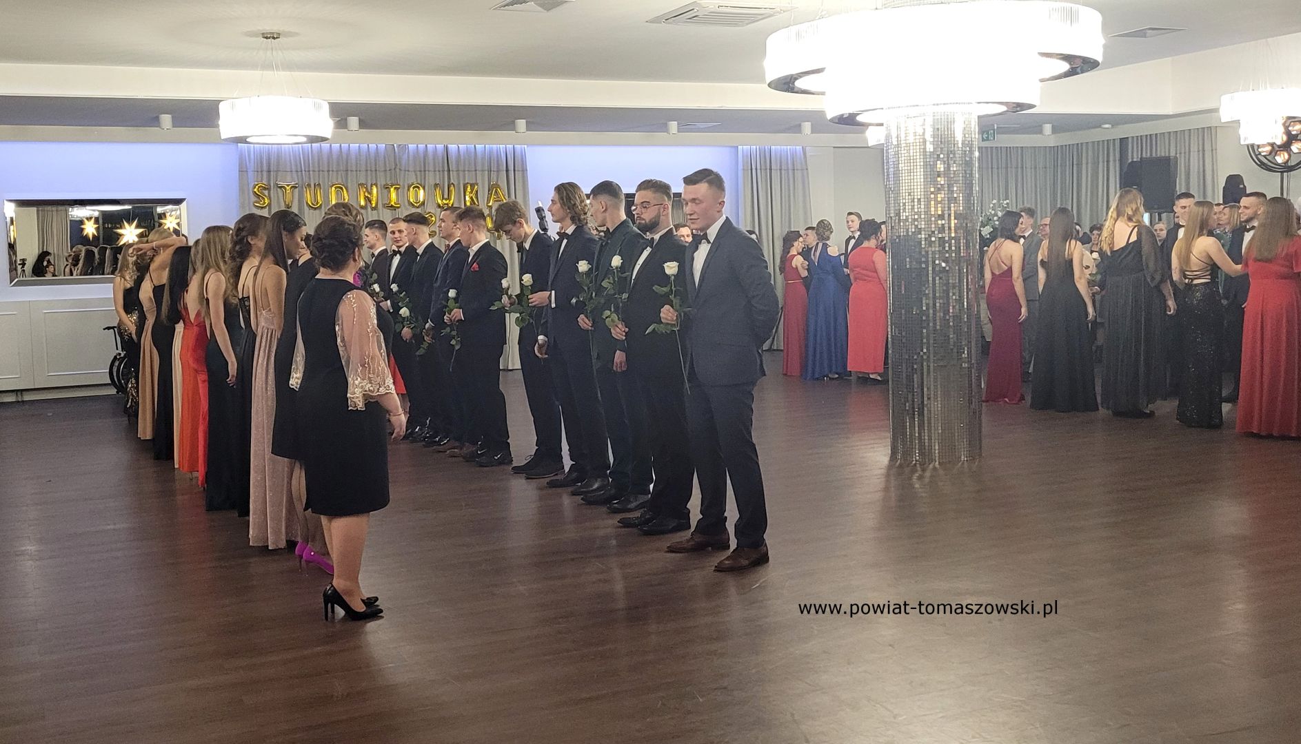 Na zdjęciu: uczestnicy Studni&oacute;wki 2024 uczni&oacute;w Zespołu Szk&oacute;ł Ponadpodstawowych nr 8 w&nbsp;Tomaszowie Mazowieckim, kt&oacute;ra odbyła się w&nbsp;sobotę, 13 stycznia 2024 roku, w&nbsp;w Arboretum w&nbsp;Studziankach, 