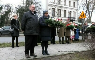 Na zdjęciu: uczestnicy uroczystości w 105. rocznicę wybuchu powstania wielkopolskiego, które odbyły się w środę, 27 grudnia 2023 roku, w Tomaszowie Mazowieckim,
