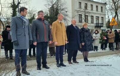 Na zdjęciu: uczestnicy obchodów 161. rocznicy wybuchu powstania styczniowego, które odbyły się w poniedziałek, 22 stycznia 2024 roku, w Tomaszowie Mazowieckim, 