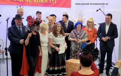 Na zdjęciu: uczestnicy XV Powiatowych Ostatków, które odbyły się we wtorek, 13 lutego 2024 roku, w OSP Łaznów gmina Rokiciny, 