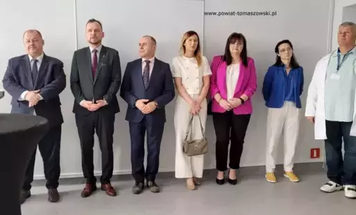 Na zdjęciu: uczestnicy Śniadania Wielkanocnego, które odbyło się we wtorek, 15 kwietnia 2025 roku,  w Tomaszowskim Centrum Zdrowia.
