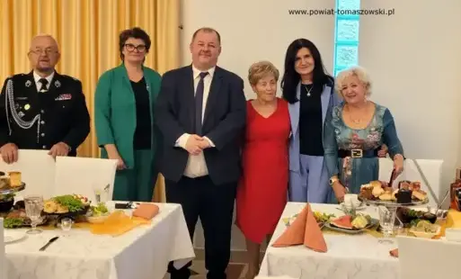 Na zdjęciu: uczestnicy obchodów Dnia Seniora, zorganizowanych przez Powiatowe Stowarzyszenie Emerytów, Rencistów i Inwalidów, które odbyły się w środę, 15 października 2025 roku, w Restauracji „Janosik” w miejscowości Zawada.